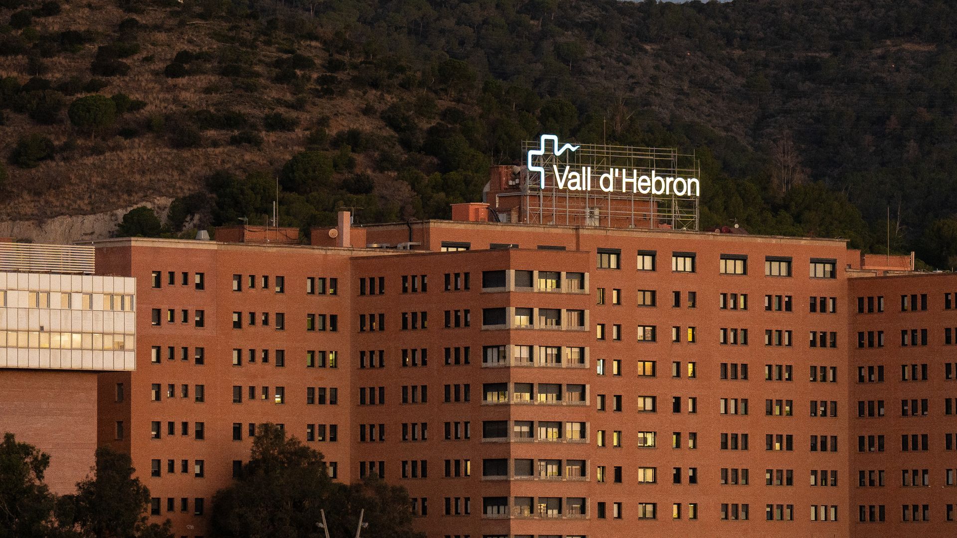 Fachada del Hospital de la Vall d’Hebron Fachada del Hospital de la Vall d’Hebron