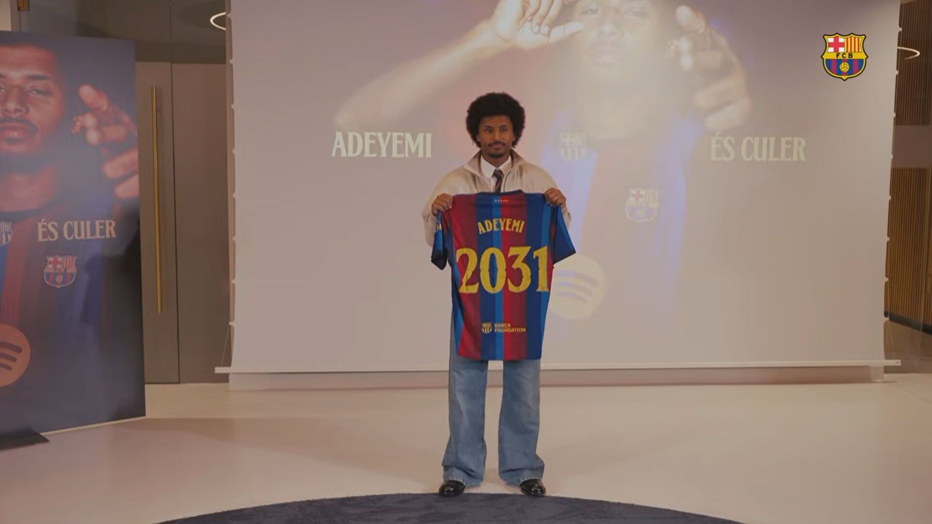 Karim Adeyemi, presentado con el Barcelona