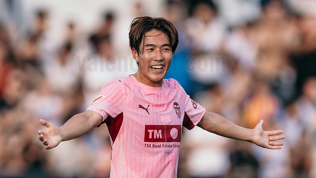 Ryonosuke Sato marca su primer gol con el Valencia CF ante el Eldense