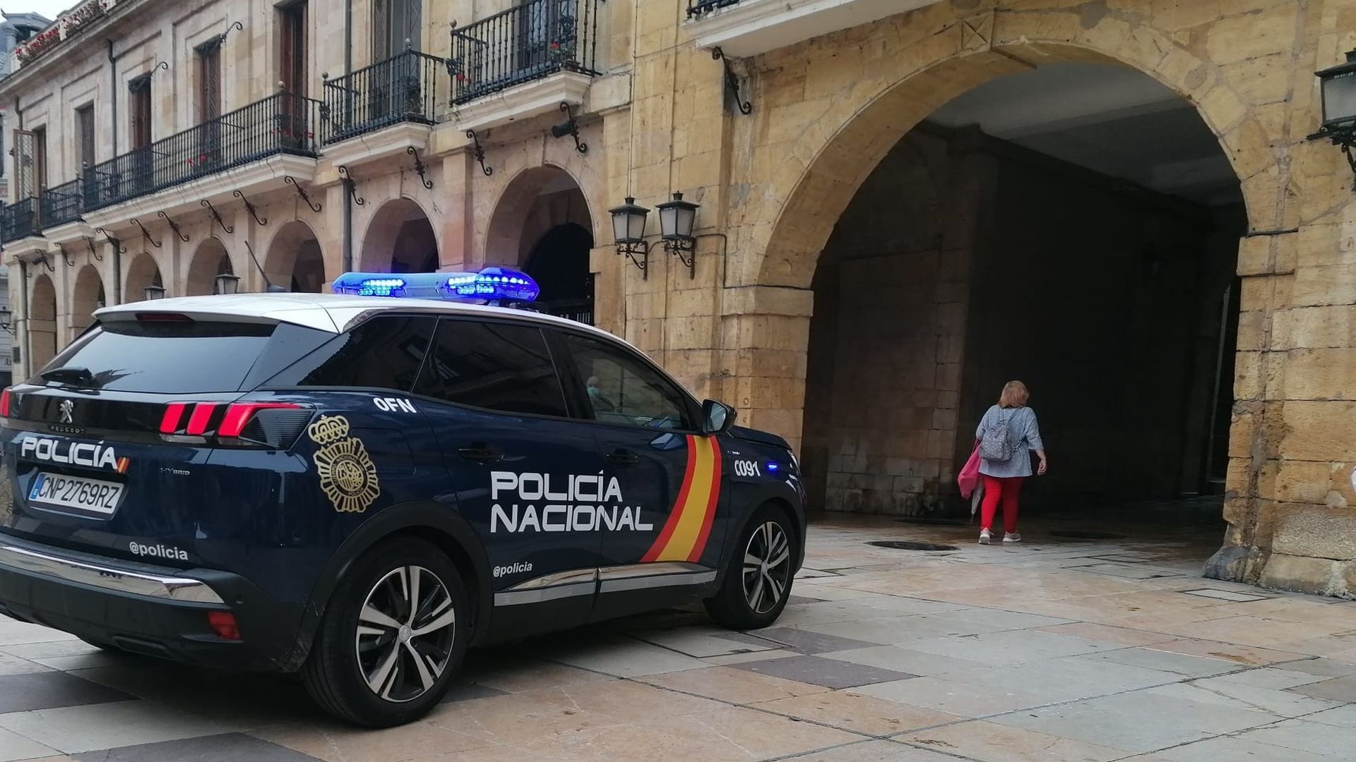 Coche de la Policía Nacional, en Oviedo Coche de la Policía Nacional, en Oviedo