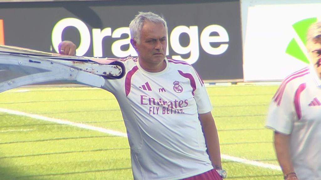 Jos Mourinho Toma Nota En Su Reestreno Con El Real Madrid De Jos Mourinho Toma Nota En Su Reestreno Con El Real Madrid De