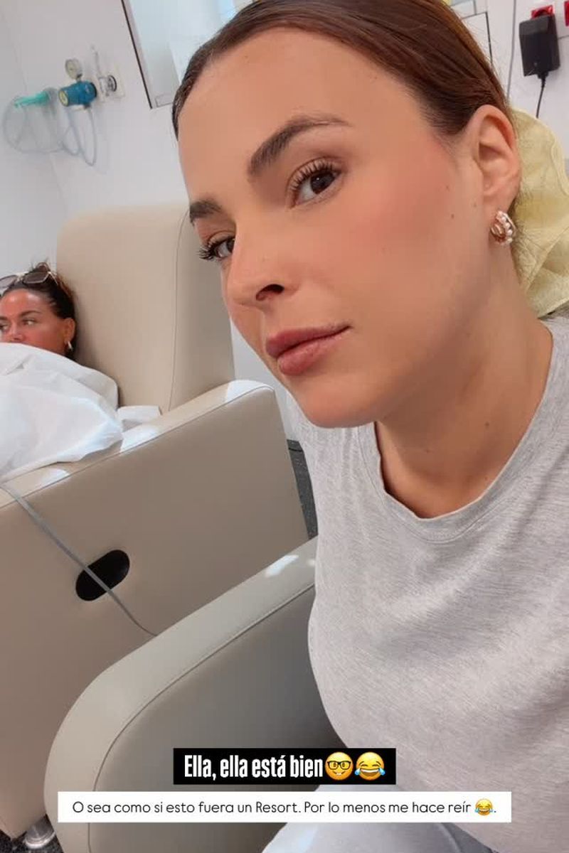 La imagen de Marta Peñate durante la sesión de quimioterapia con su cuñada