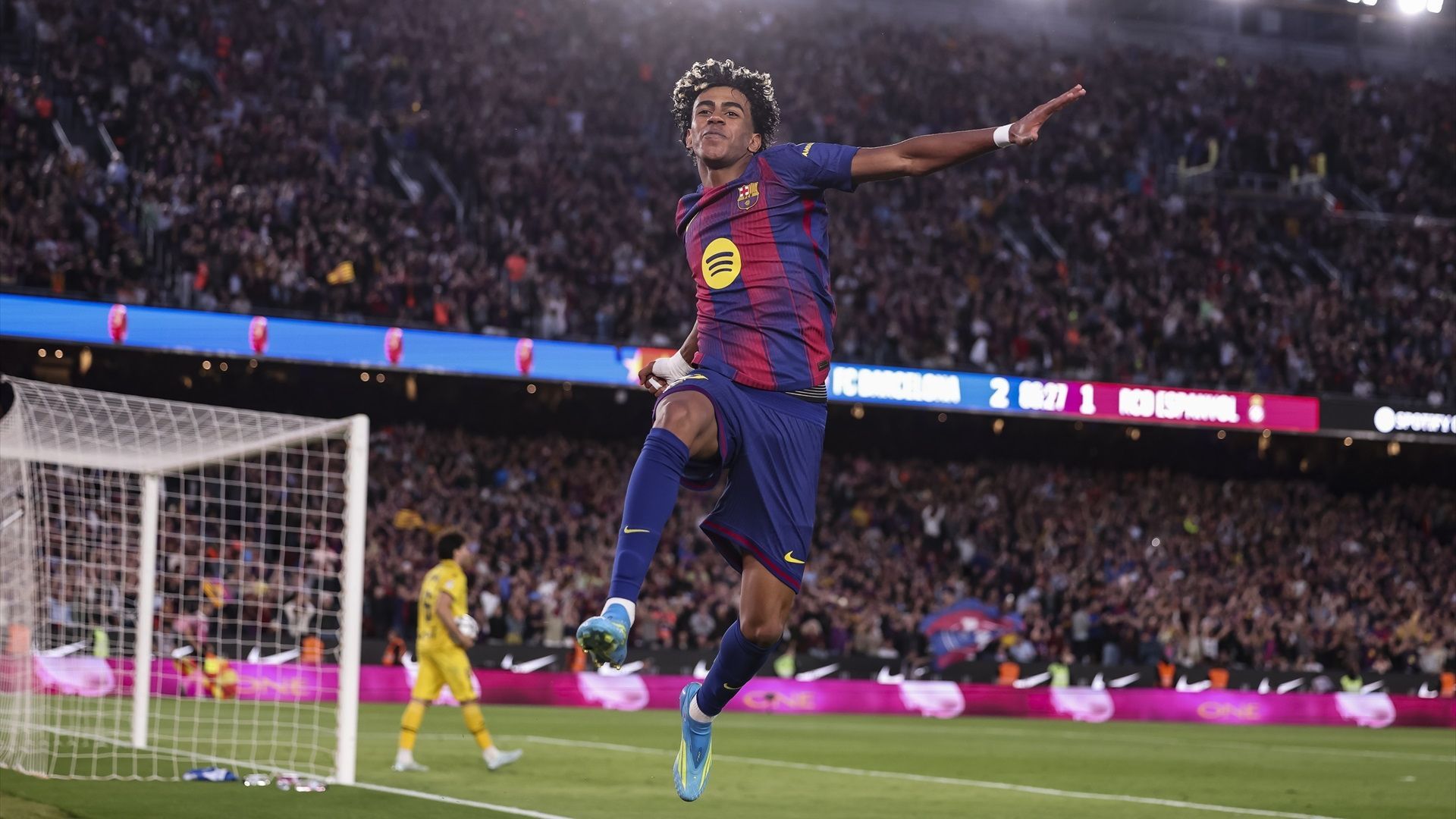 Lamine Yamal celebrando un gol con el FC Barcelona esta temporada