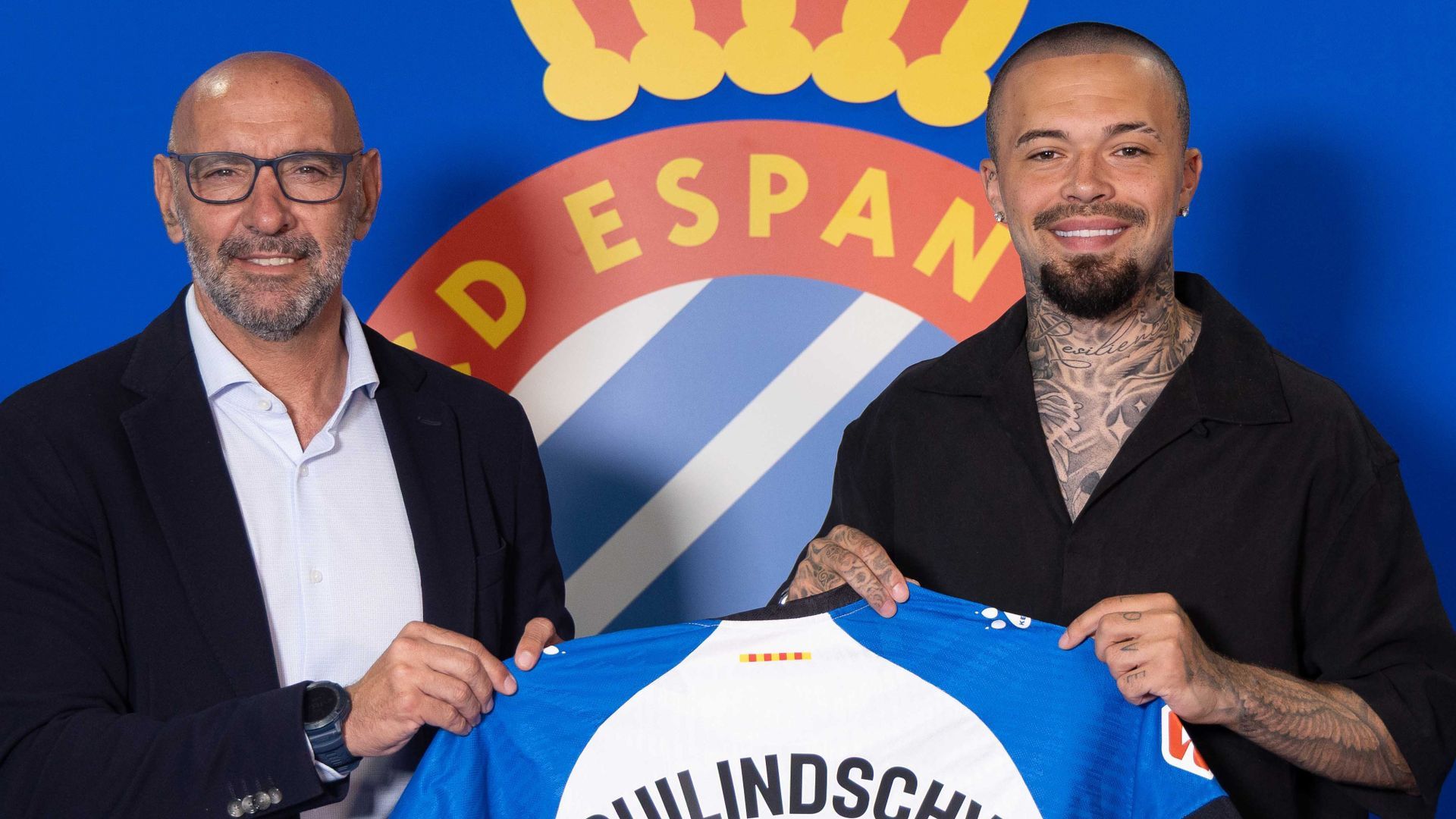 Monchi posa con Quilindschy Hartman, fichaje del RCD Espanyol Monchi posa con Quilindschy Hartman, fichaje del RCD Espanyol
