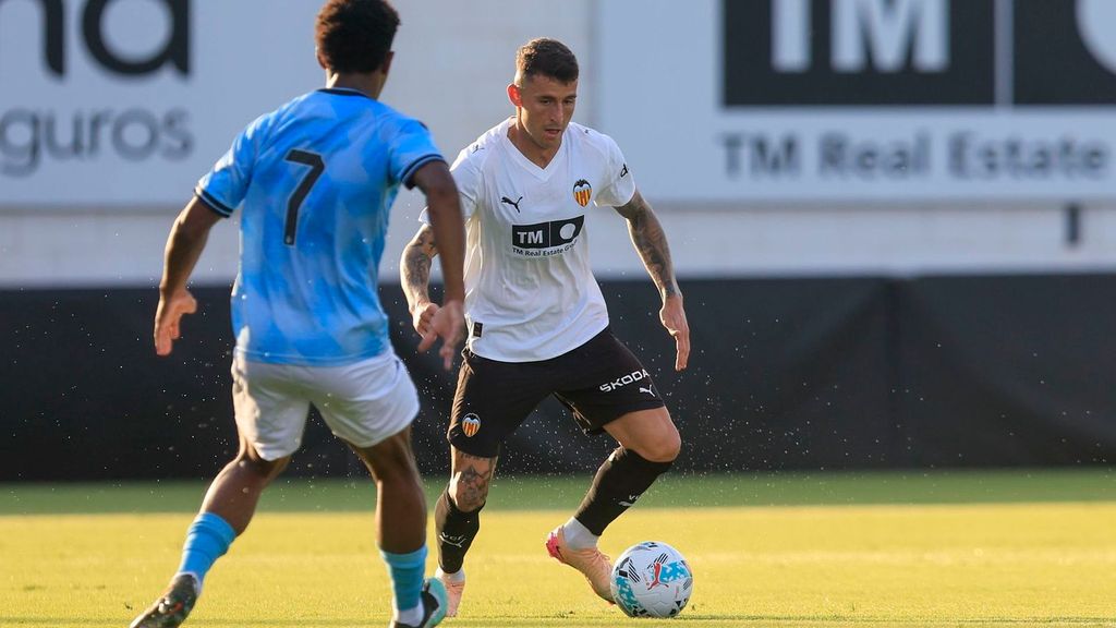 Ryonosuke Sato marca su primer gol con el Valencia CF ante el Eldense