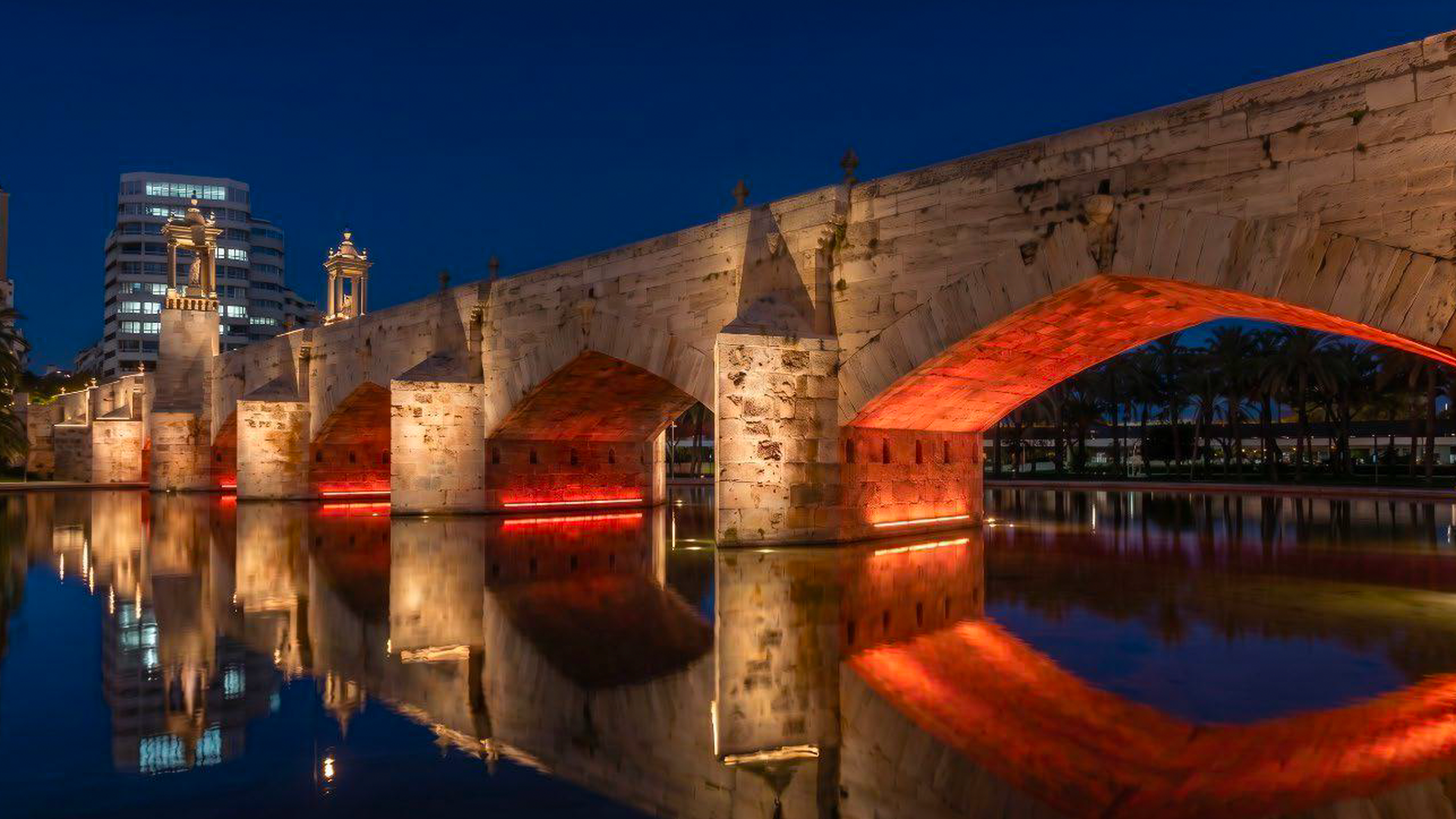 Valencia iluminará sus puentes con la ayuda del Maratón para que se pueda correr por la noche Valencia iluminará sus puentes con la ayuda del Maratón para que se pueda correr por la noche