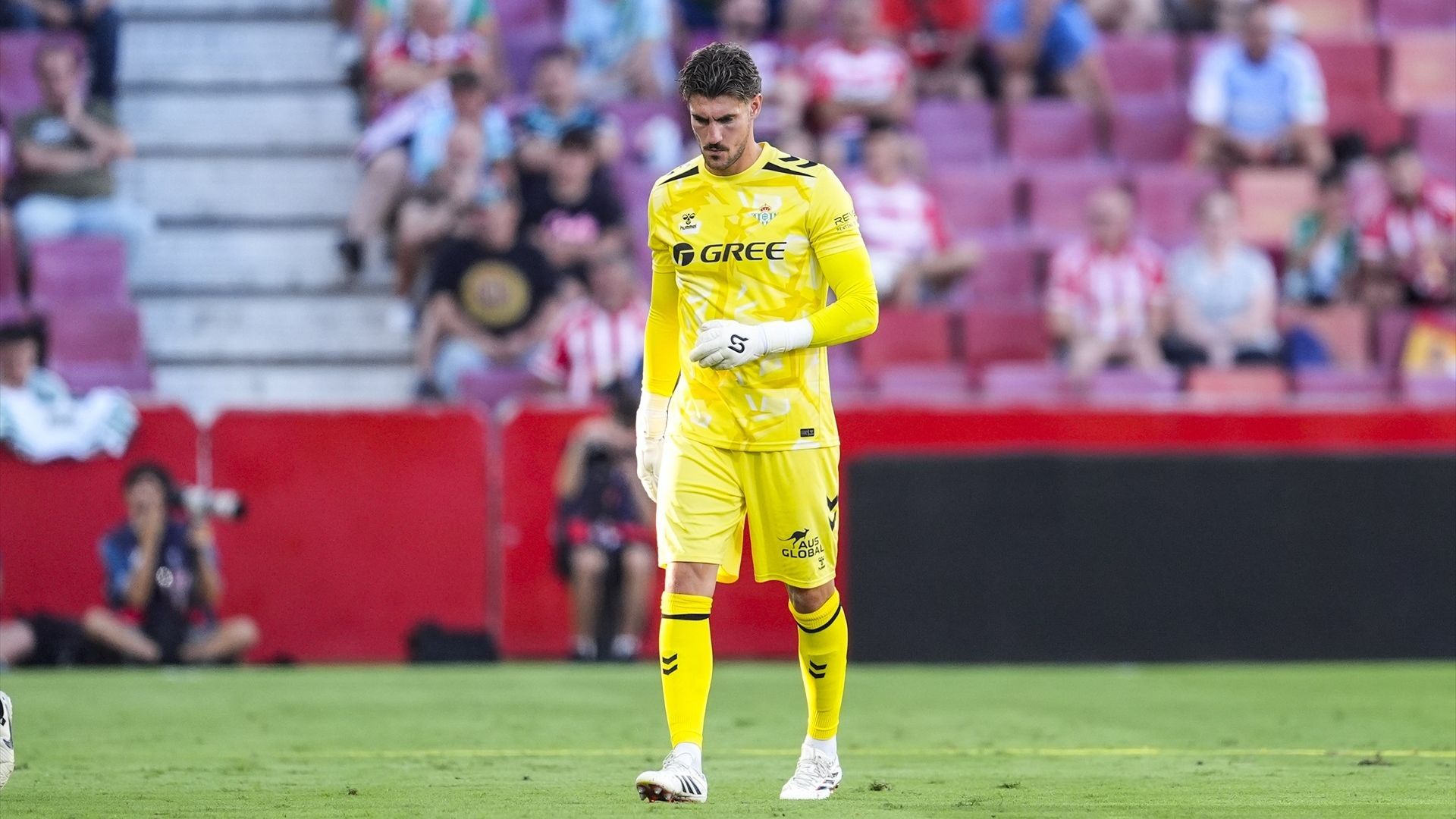 Diego Conde, lesionado en el Granada-Betis