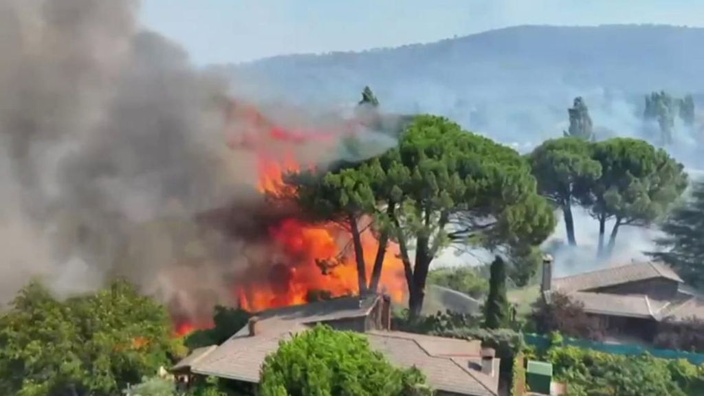 Madrid y Ávila, bajo el fuego: las llamas obligan a evacuar el puesto de mando y la emergencia alcanza ya a Toledo