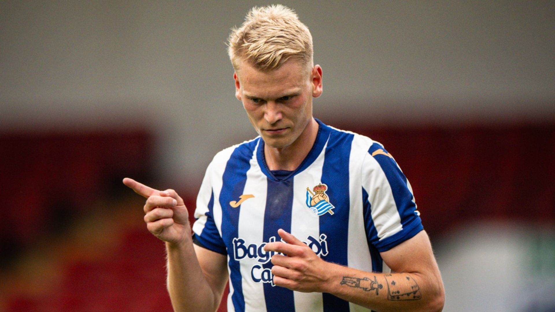 Orri Óskarsson celebra su golazo en el Wolverhampton-Real Sociedad