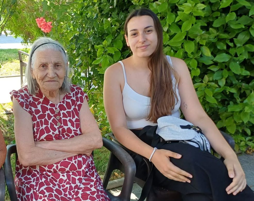 Pilar y su nieta María
