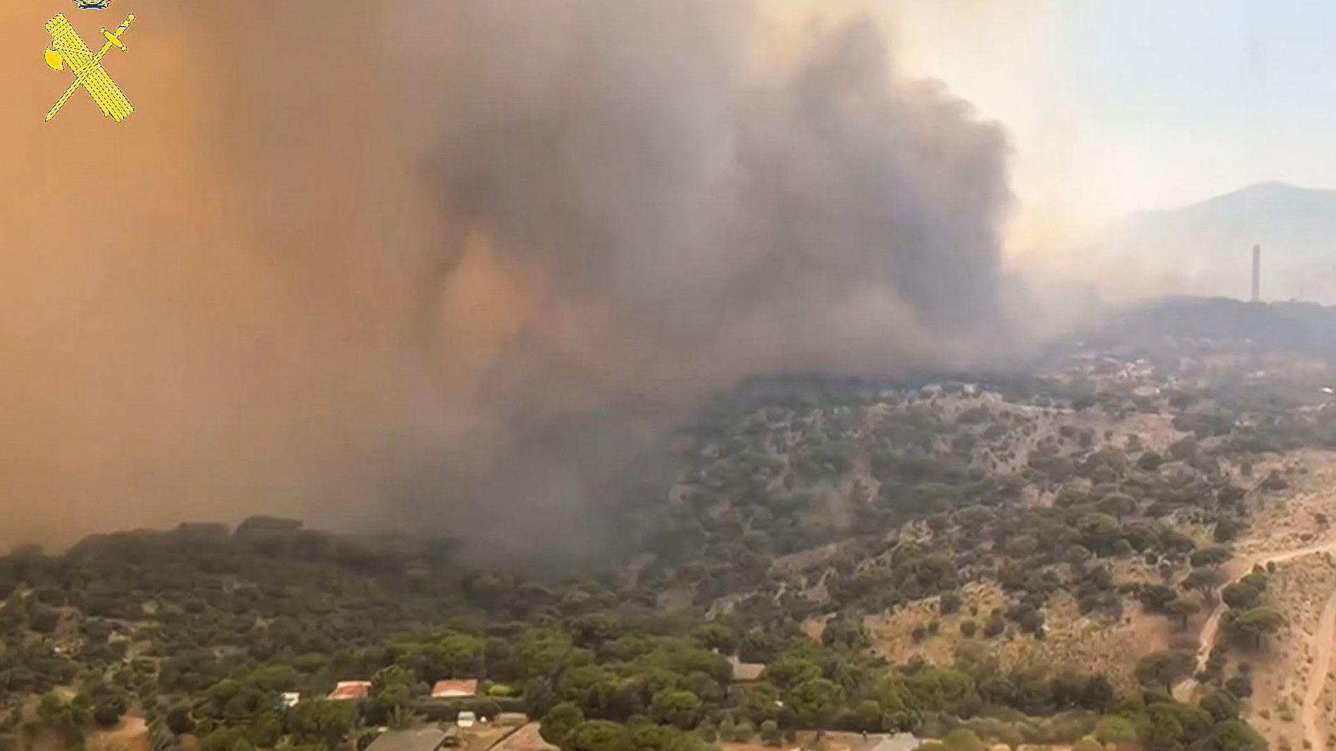 Última hora de los incendios en Madrid y Ávila: el fuego en Burgohondo obliga a evacuar seis nuevas localidades Última hora de los incendios en Madrid y Ávila: el fuego en Burgohondo obliga a evacuar seis nuevas localidades