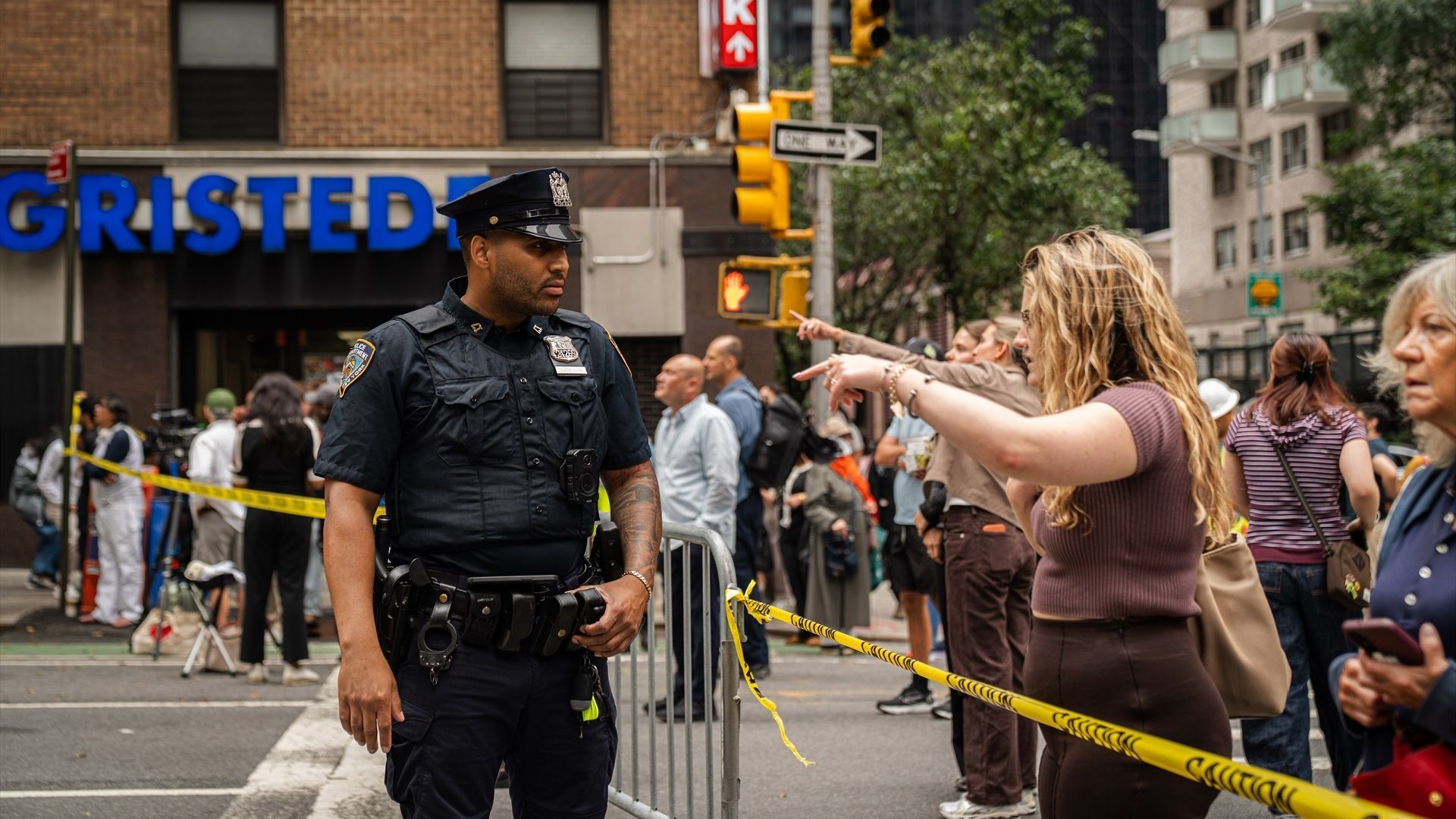 Asesinadas a tiros dos mujeres por un hombre que abrió fuego contra la Policía sin dejar heridos en Nueva York Asesinadas a tiros dos mujeres por un hombre que abrió fuego contra la Policía sin dejar heridos en Nueva York