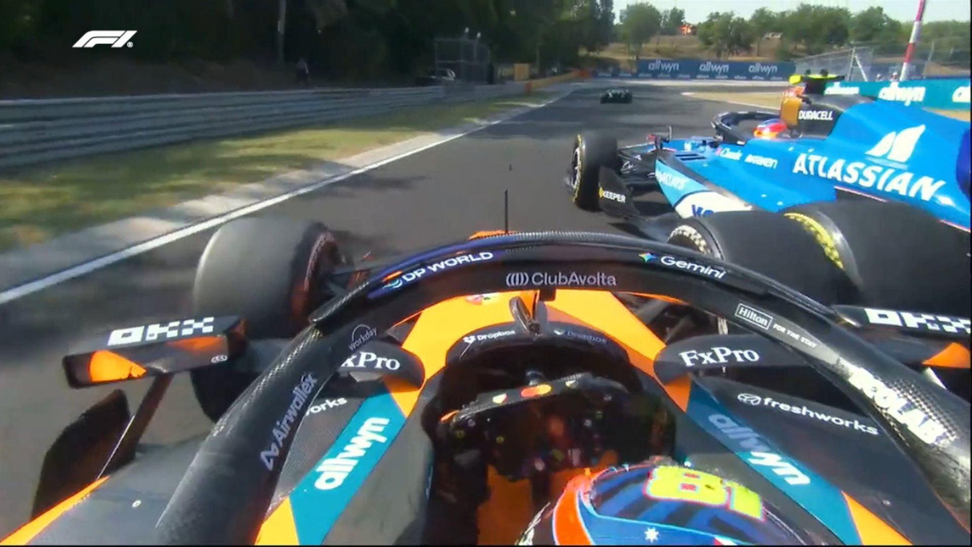El toque de Oscar Piastri y Carlos Sainz, en Hungría El toque de Oscar Piastri y Carlos Sainz, en Hungría
