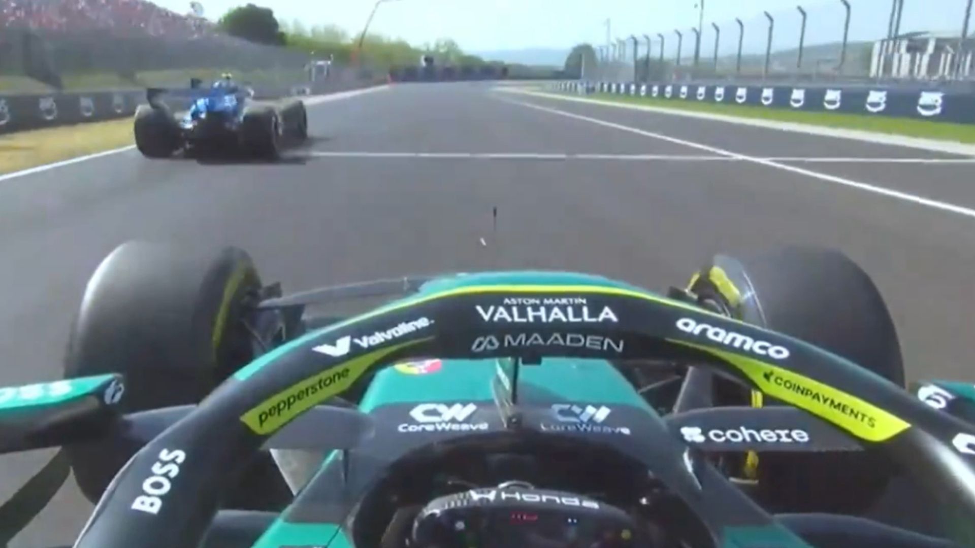 Fernando Alonso adelantando a Franco Colapinto en Hungría Fernando Alonso adelantando a Franco Colapinto en Hungría