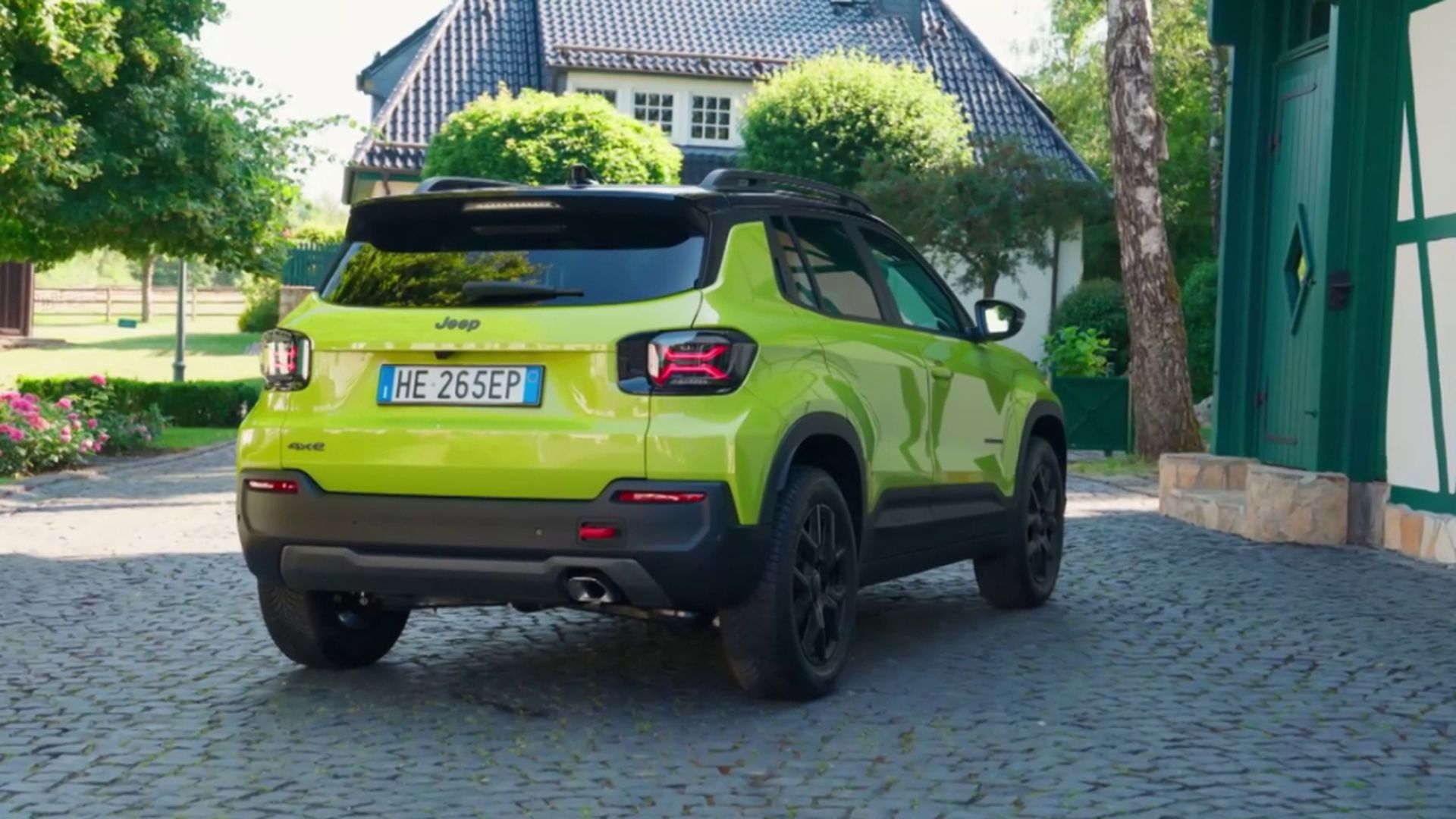 Gonzalo Serrano y el Jeep Avenger 4xe