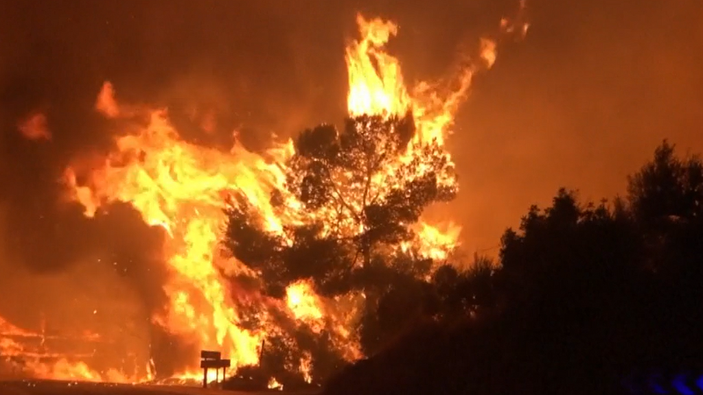 Los incendios en Ávila, Madrid y Toledo evolucionan de forma favorable tras arder 77.000 hectáreas pero preocupa el fuego en Castellón