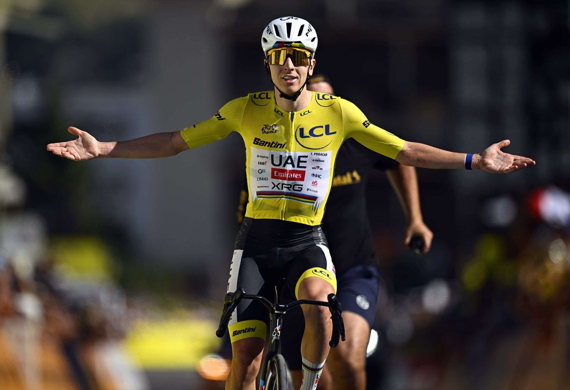 Tadej Pogacar celebra una victoria en el Tour de Francia 2026