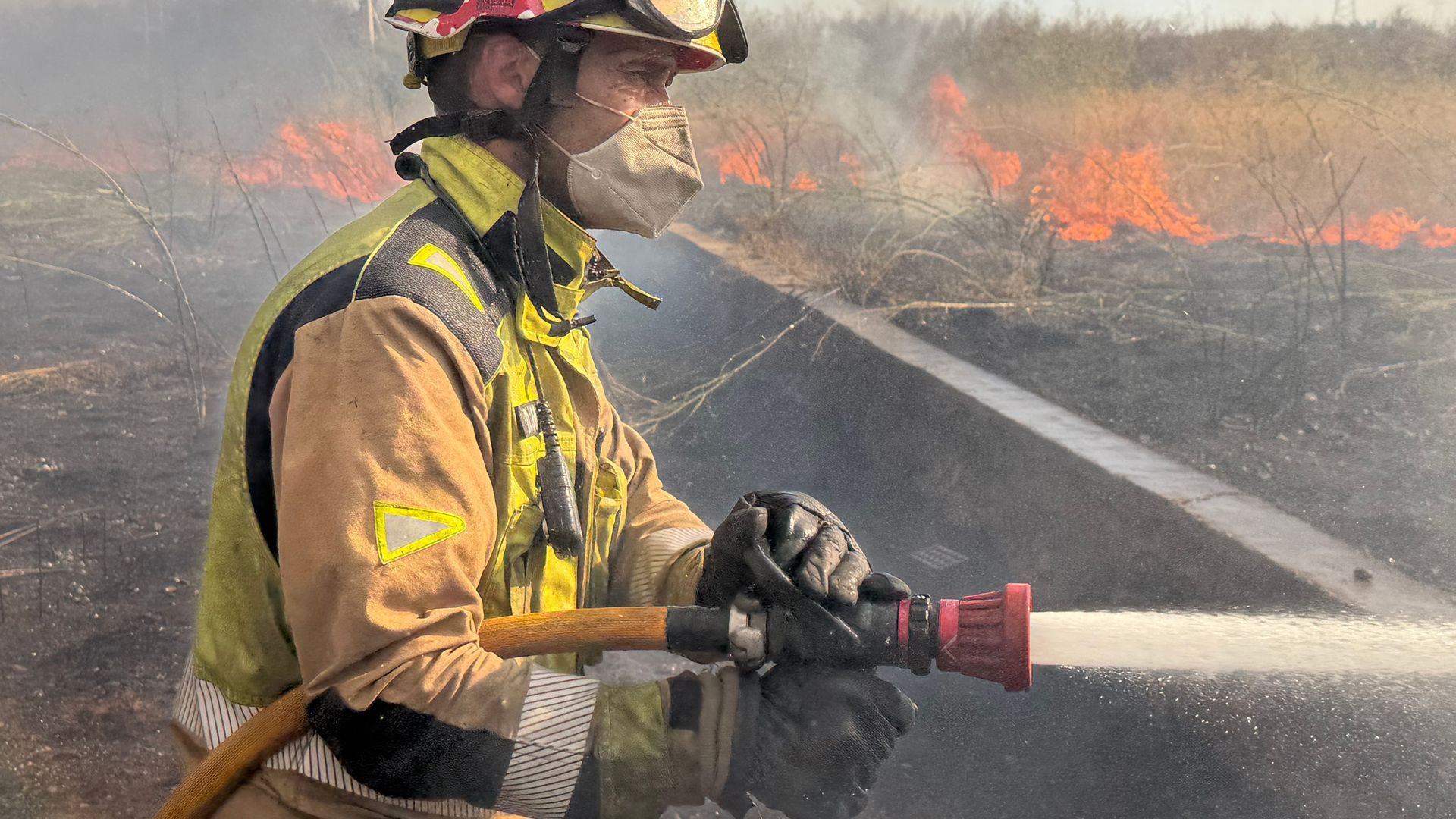 El incendio de la Vall d'Uixó, en Castellón, ha duplicado su perímetro y ya ha arrasado 6.500 hectáreas, pero "hay buena predisposición para estabilizarlo”
