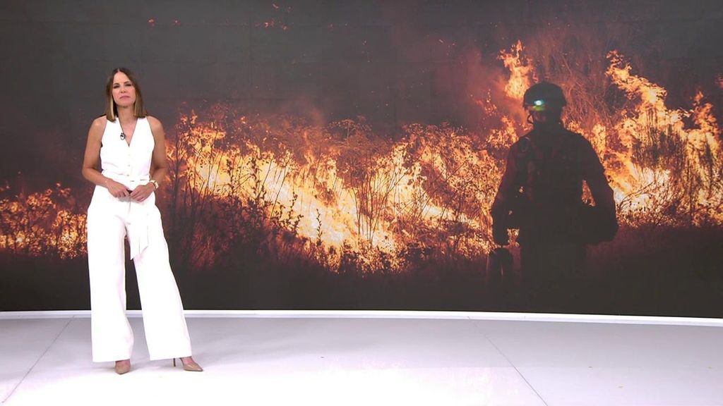 Los bomberos se juegan la vida cara a cara contra el fuego: "Son héroes"