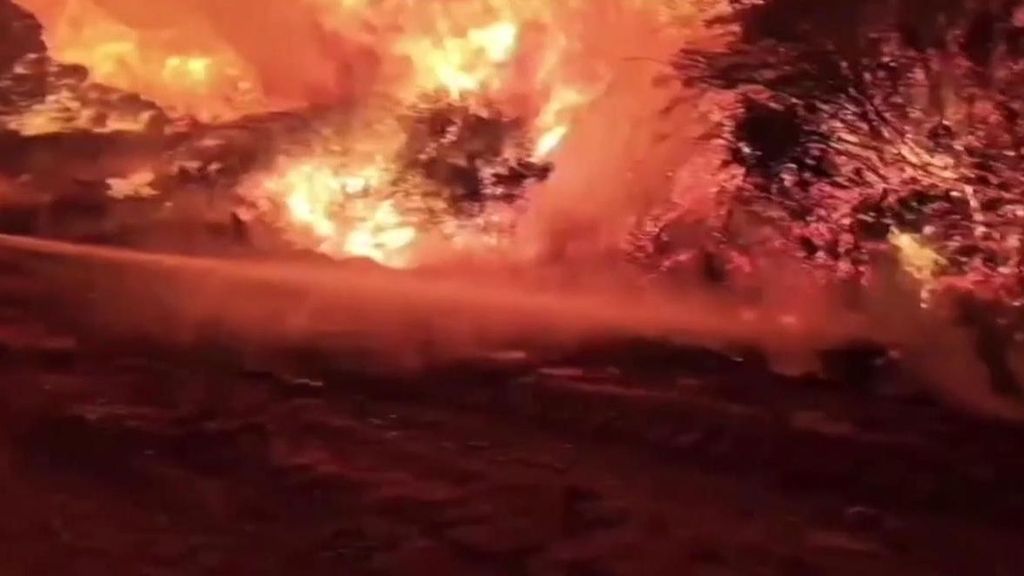 Los incendios de Sexta Generación, imposibles de apagar: "Generan sus propios vientos y avanzan con sus pavesas"
