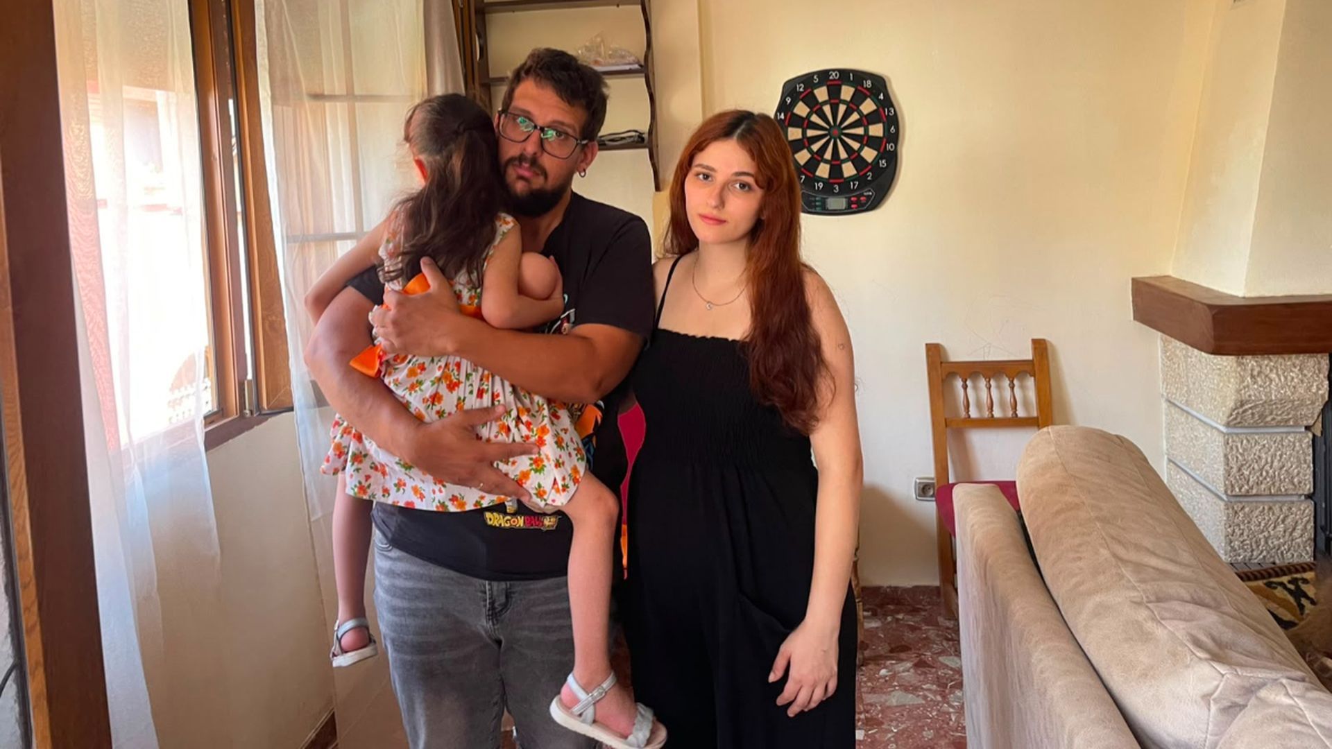 Unos padres logran restringir los petardos en Dúrcal, Granada, por la enfermedad de su hija: "Rubí sufre mucho con el ruido"
