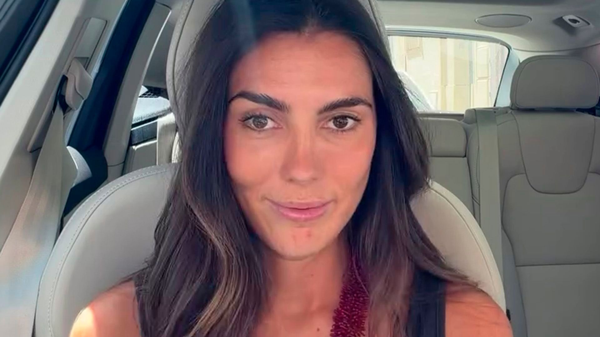 Anna Ferrer Padilla acude a la última prueba de su vestido de novia y pide ayuda a sus seguidores