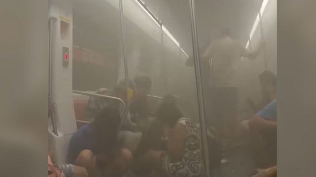 Caos en el metro de Barcelona: un incendio en la L1 deja 137 intoxicados y obliga a evacuar a los viajeros