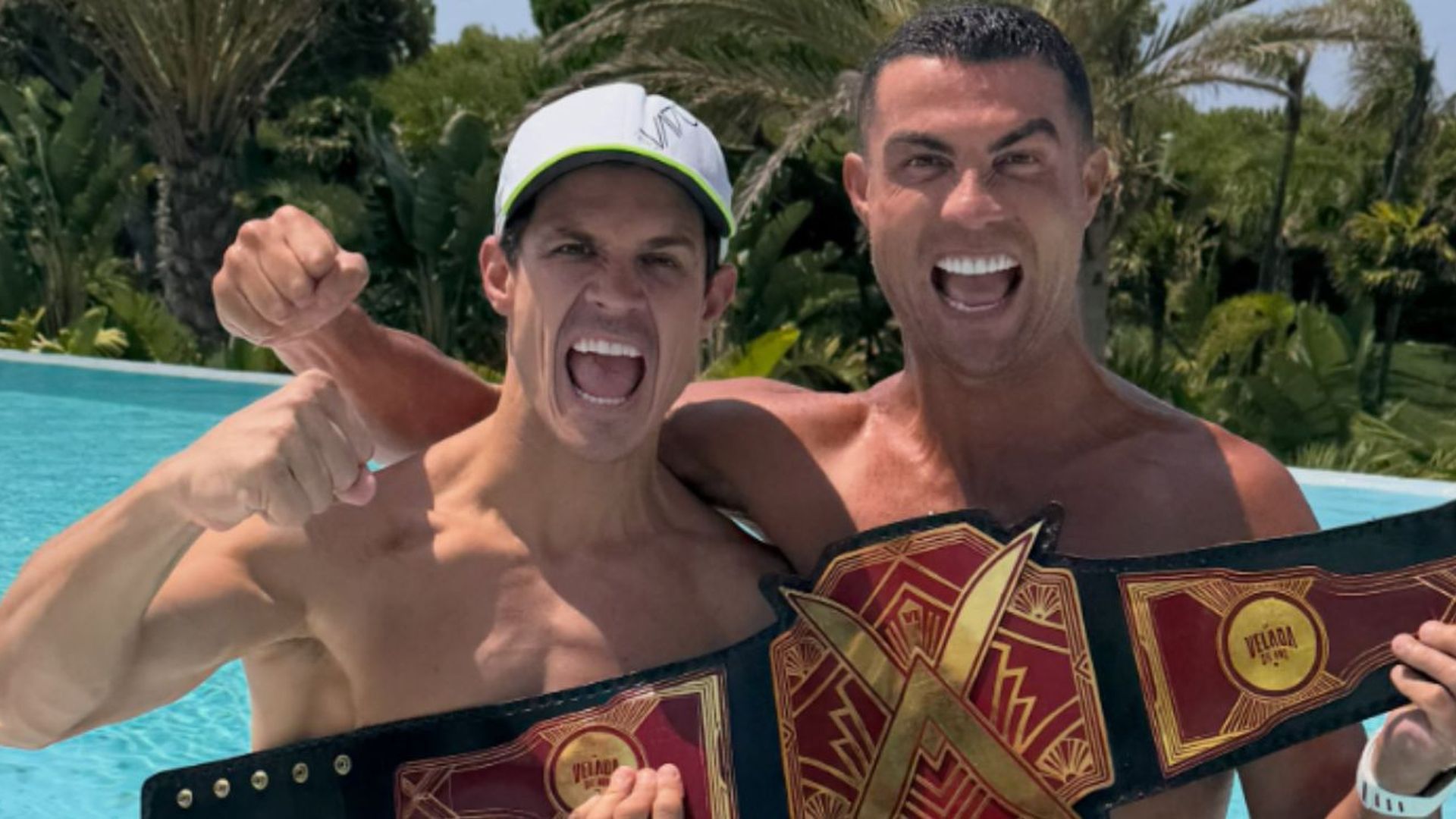 Cristiano y Edu Aguirre con el cinturón de campeón de La Velada del año 6