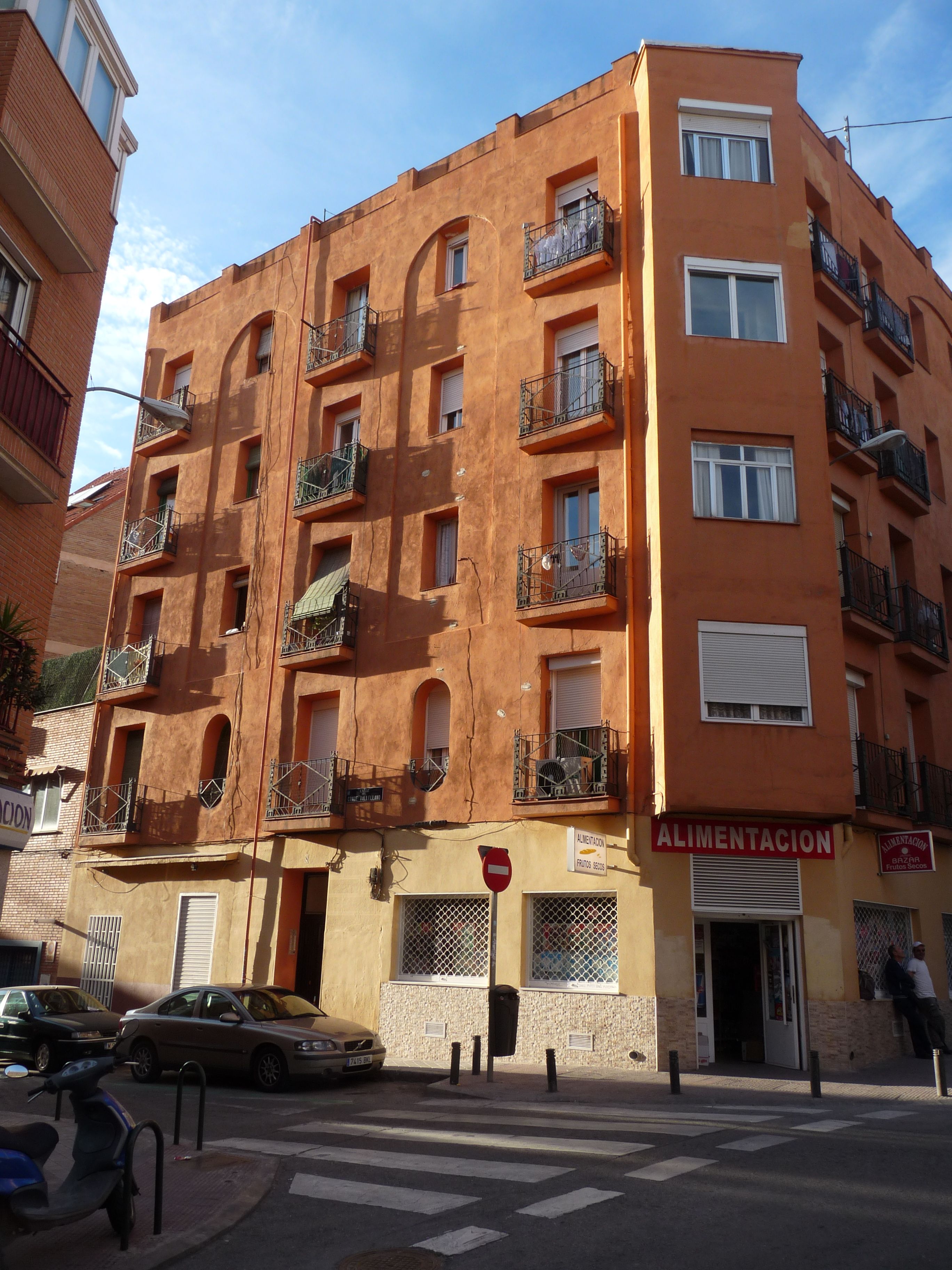 Edificio en Valdeacederas