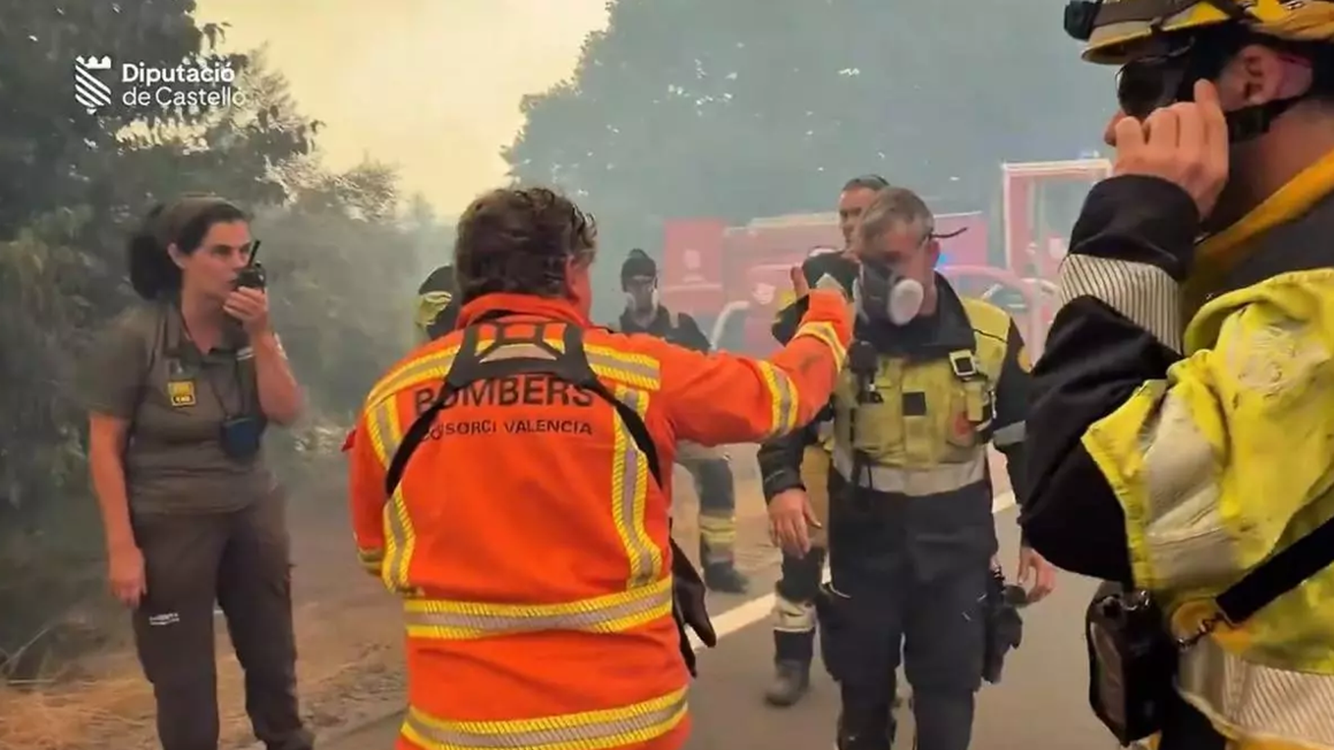 La madre de Violeta Mangriñán durante el operativo en el incendio.