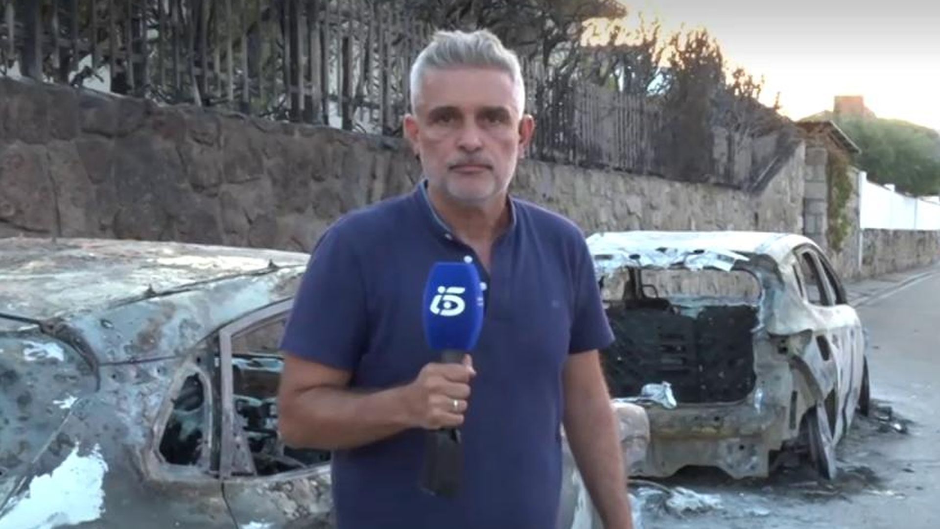 Los vecinos del Villa del Prado salen a la calle de un pueblo destrozado por las llamas