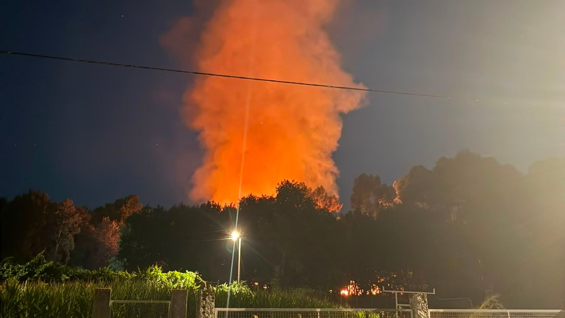 Incendio en el lugar de Salceda, parroquia de Cameixa, en el municipio ourensano de Boborás, a 29 de julio de 2026