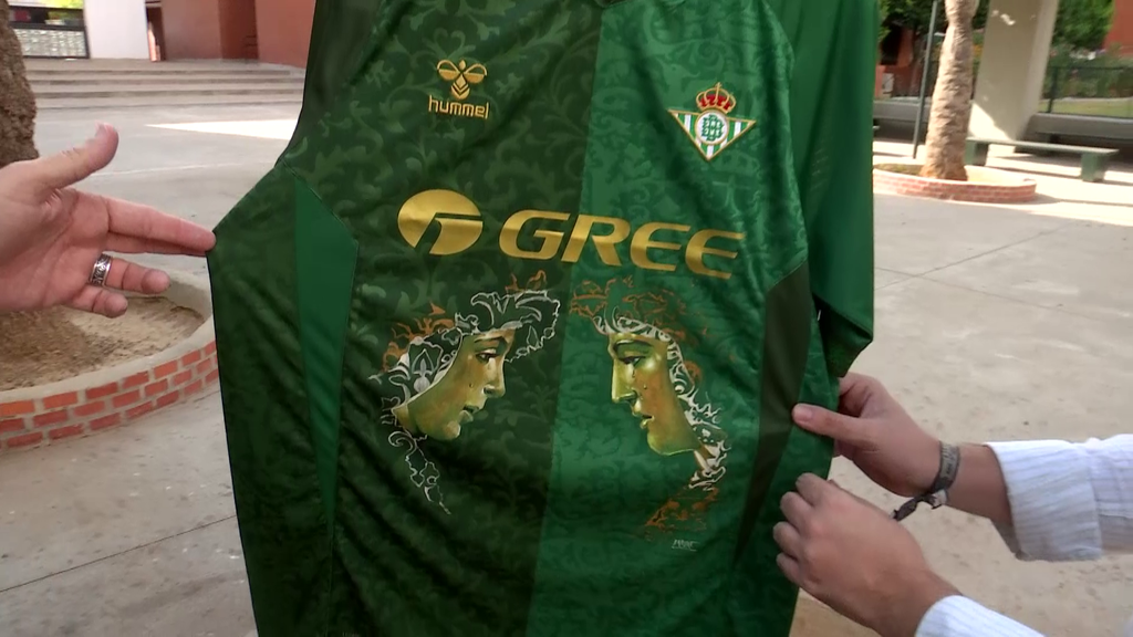 La camiseta customizada del Real Betis que junta a la Macarena y Triana