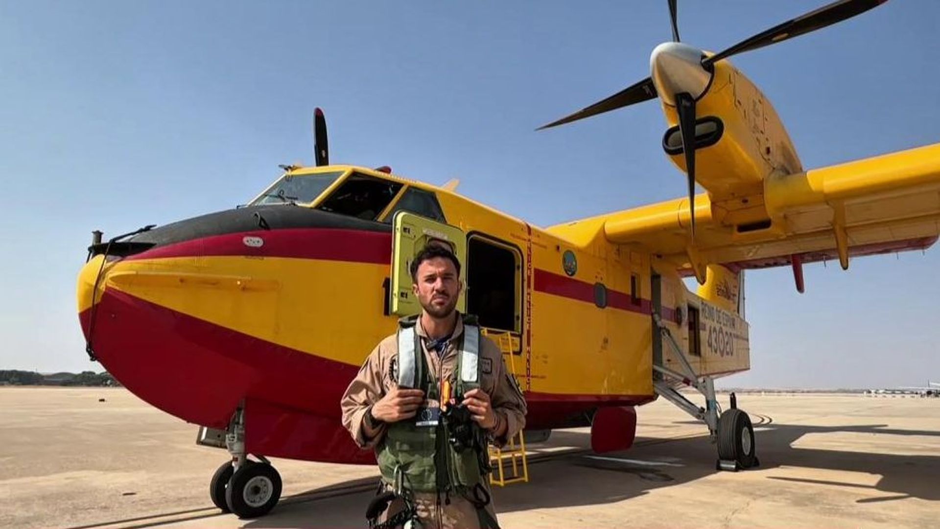La reacción de los bomberos ante la llegada del Grupo 43 del ejército del aire y sus hidroaviones: "Vamos ya, que viene otro"