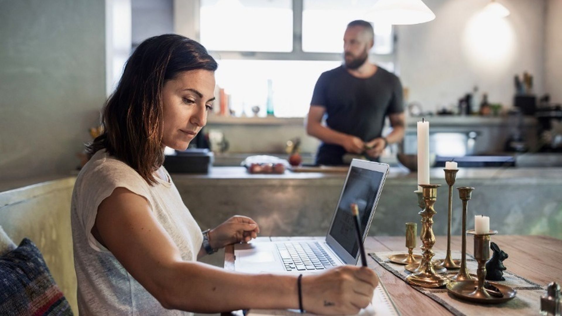 Las pausas activas durante el teletrabajo como clave para a prevenir el envejecimiento funcional: "Debemos priorizar el movimiento sobre la postura" Las pausas activas durante el teletrabajo como clave para a prevenir el envejecimiento funcional: "Debemos priorizar el movimiento sobre la postura"