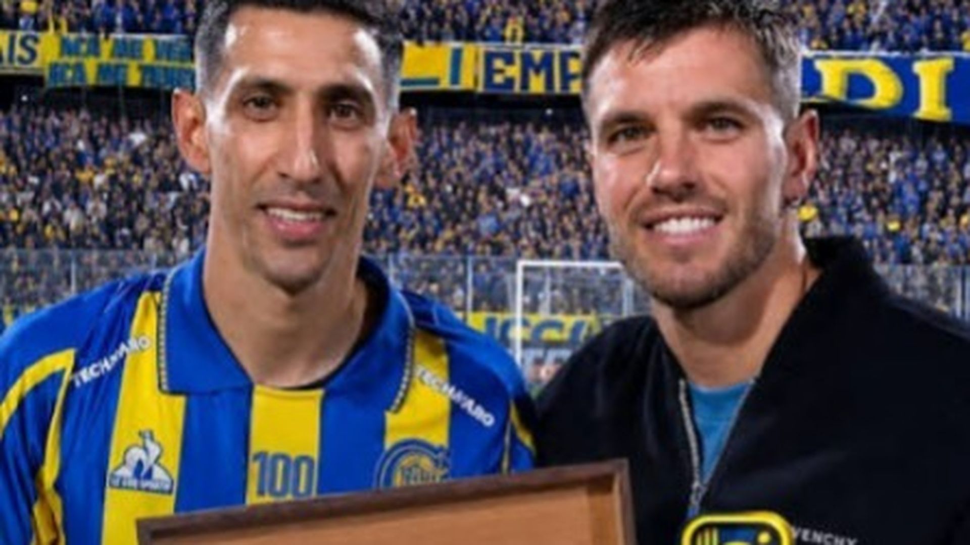 Lo Celso recibe el homenaje de Rosario Central de manos de Di María Lo Celso recibe el homenaje de Rosario Central de manos de Di María