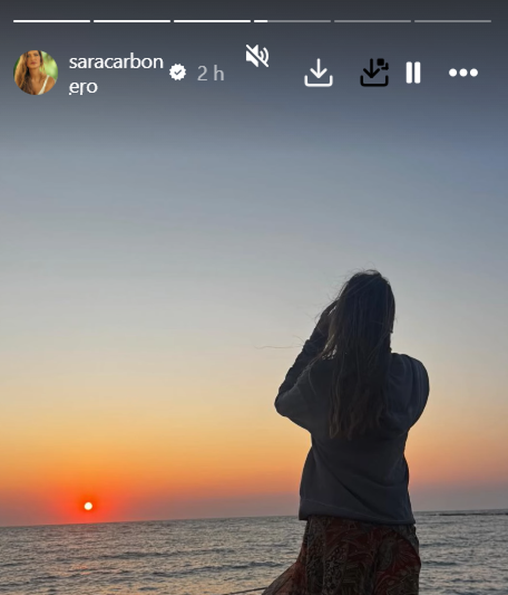 Look de Sara Carbonero con falda estampada de Etro, que ronda los 2000 euros