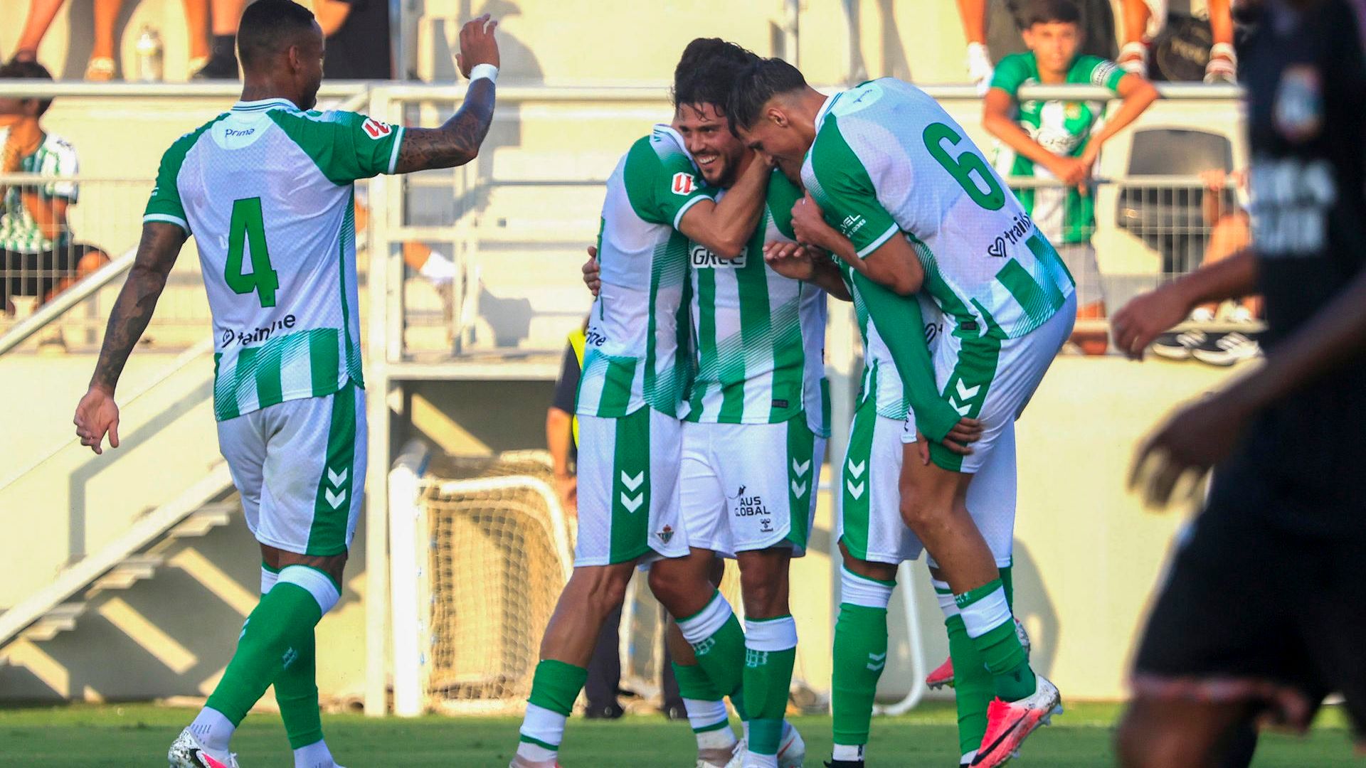 Los jugadores del Betis celebran un gol contra el Lyon Los jugadores del Betis celebran un gol contra el Lyon