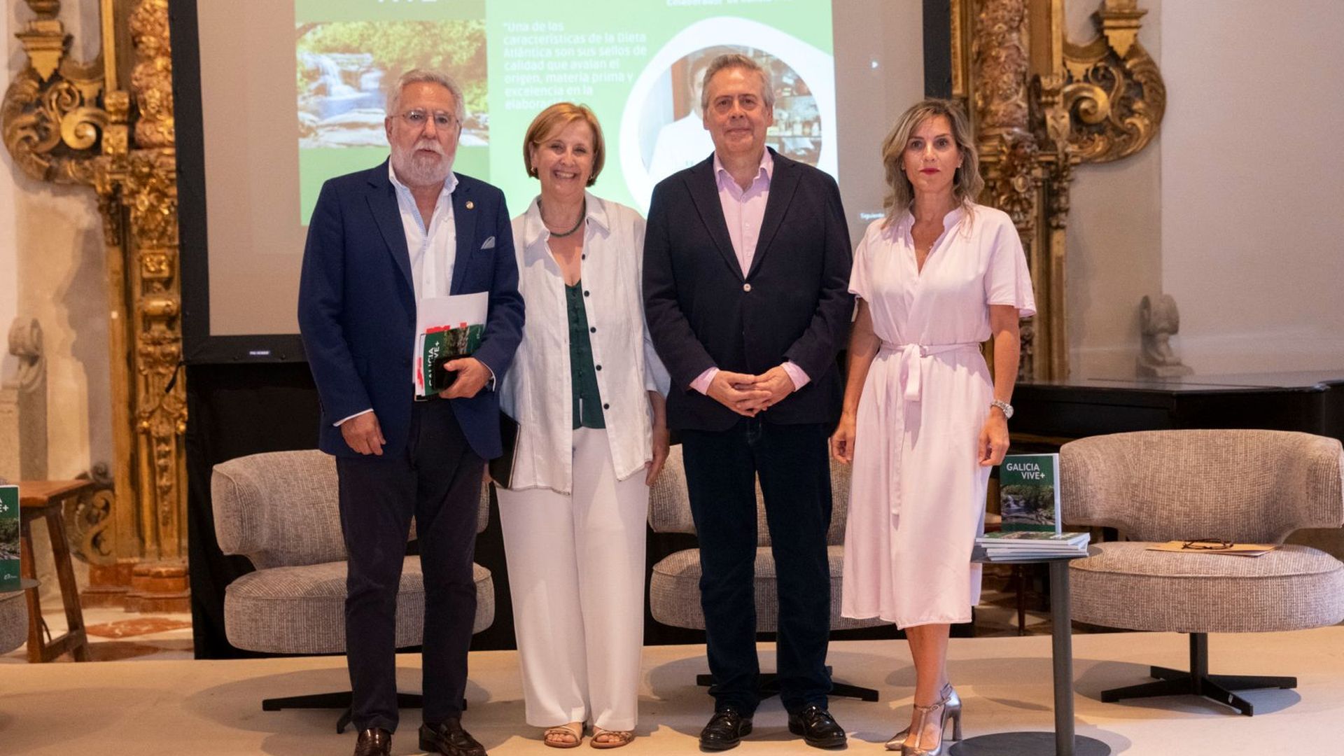 María Pilar y otros aurotes durante la presentación en el hostal de los Reyes Católicos