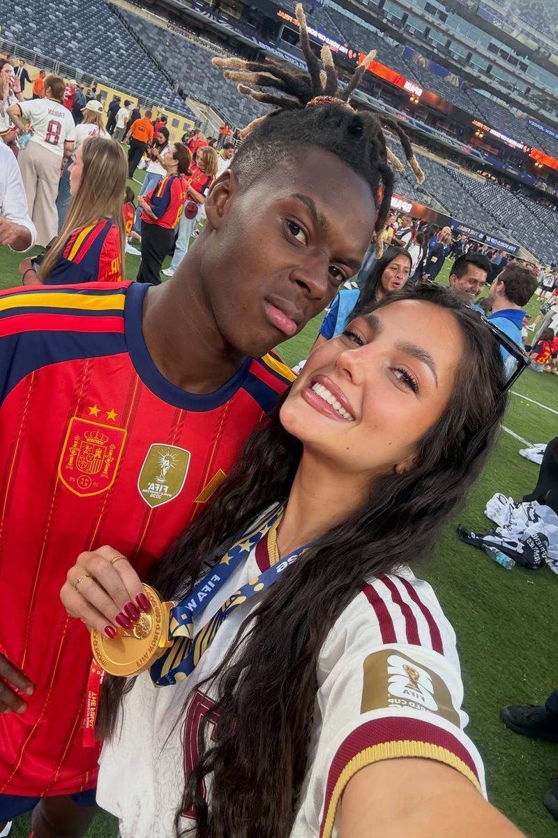 Nico Williams y Ainhi García, juntos tras la victoria del futbolista en el Mundial