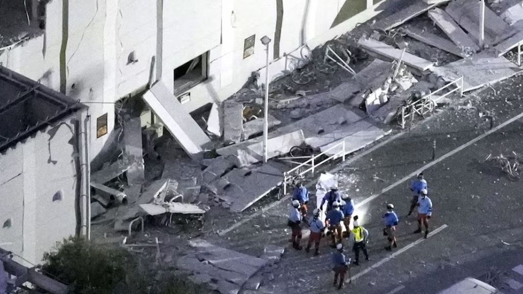 Japón busca bajo los escombros a personas atrapadas tras el terremoto de 7,1 en la isla de Kyushu