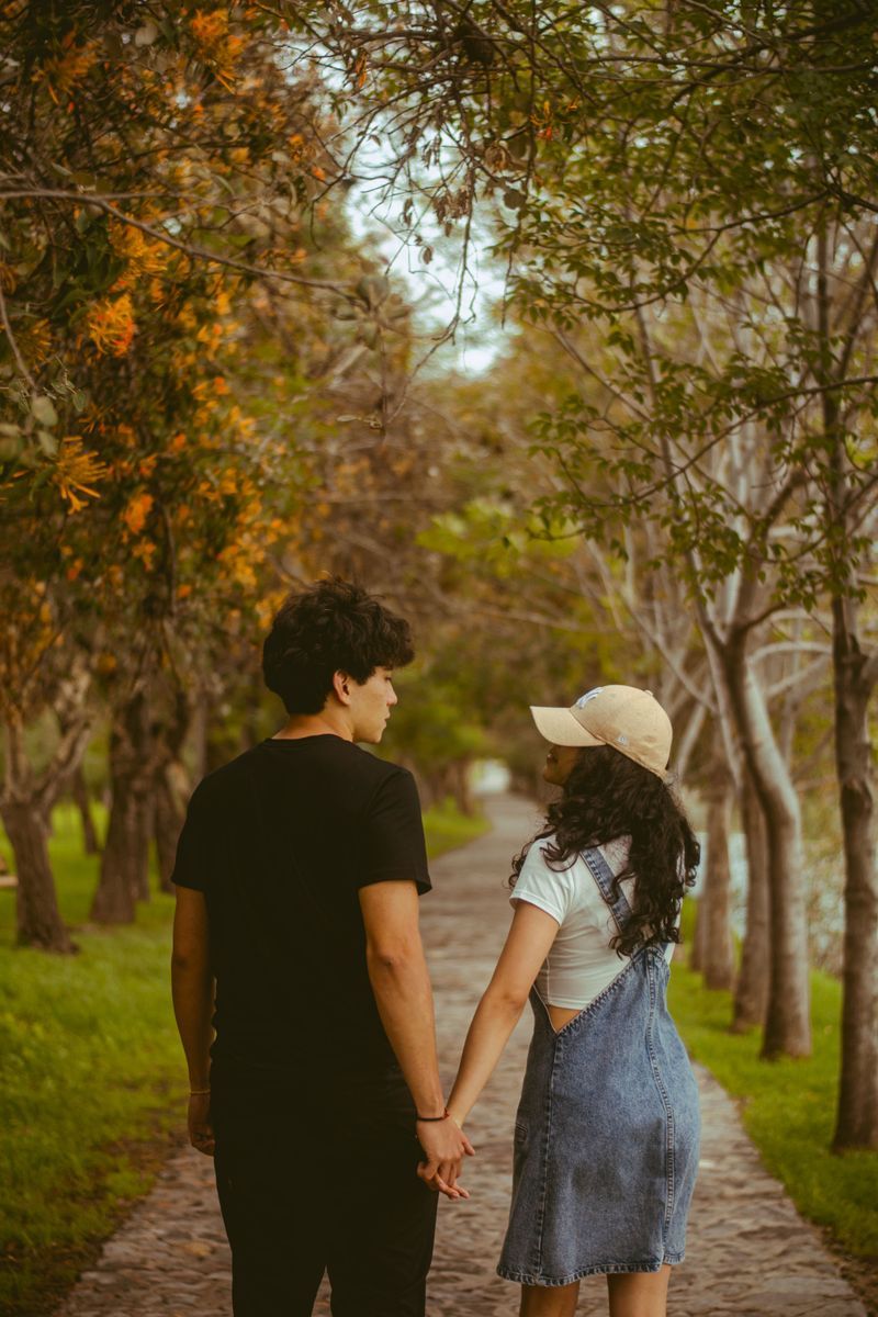 Una pareja paseando porn el bosque