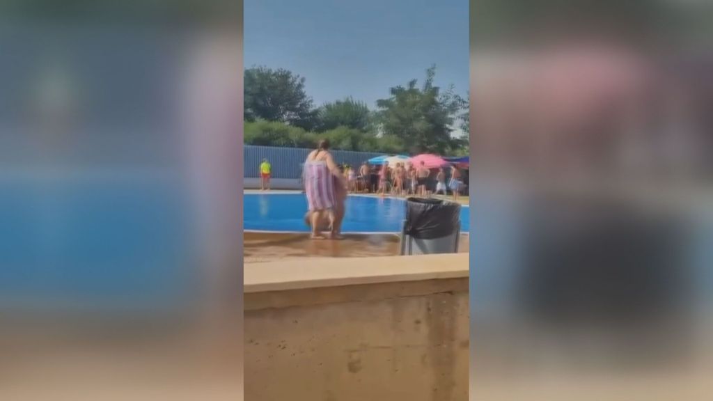 Agrede a una socorrista con el palo de una sombrilla en la piscina municipal de Palma del Río, Córdoba