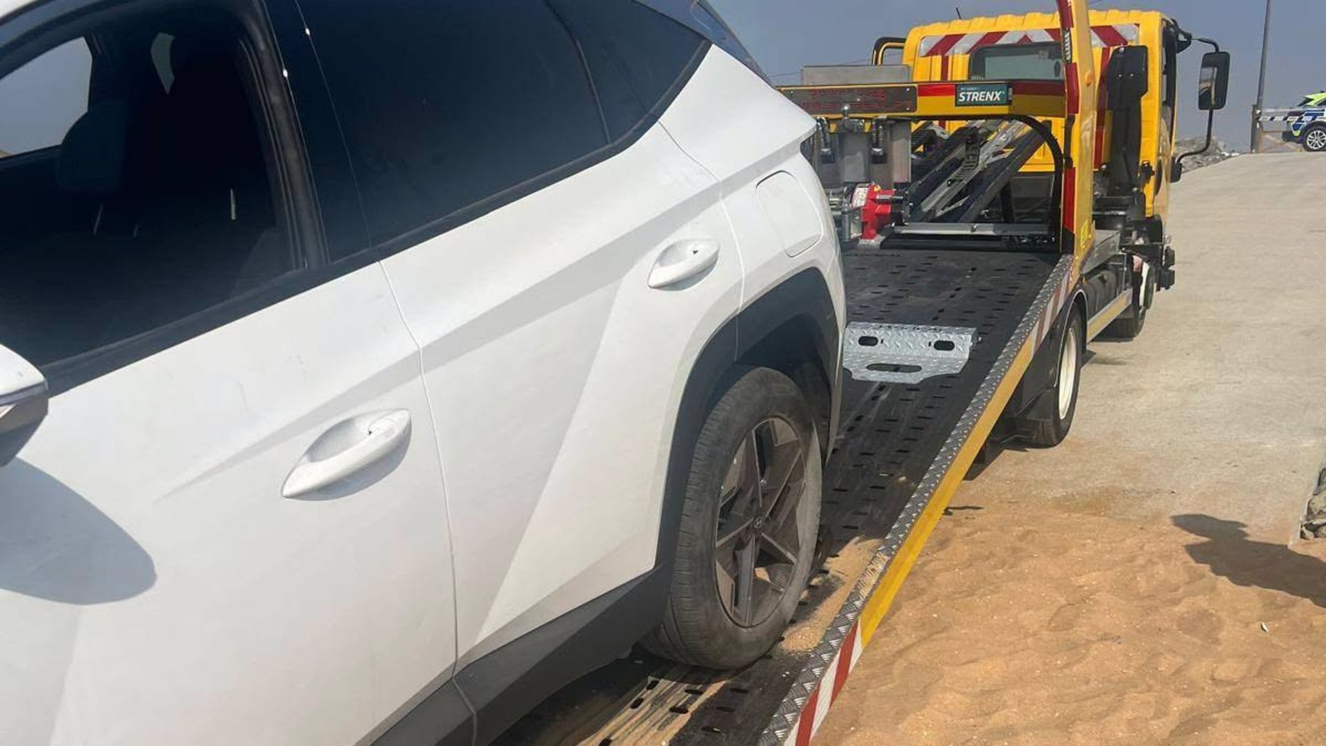 Aparece un coche aparcado en la arena de la playa de Matalascañas: se enfrenta a 6.000 euros de multa