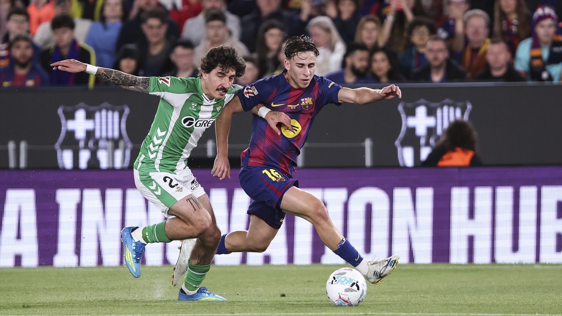 Fermín López durante un partido del FC Barcelona