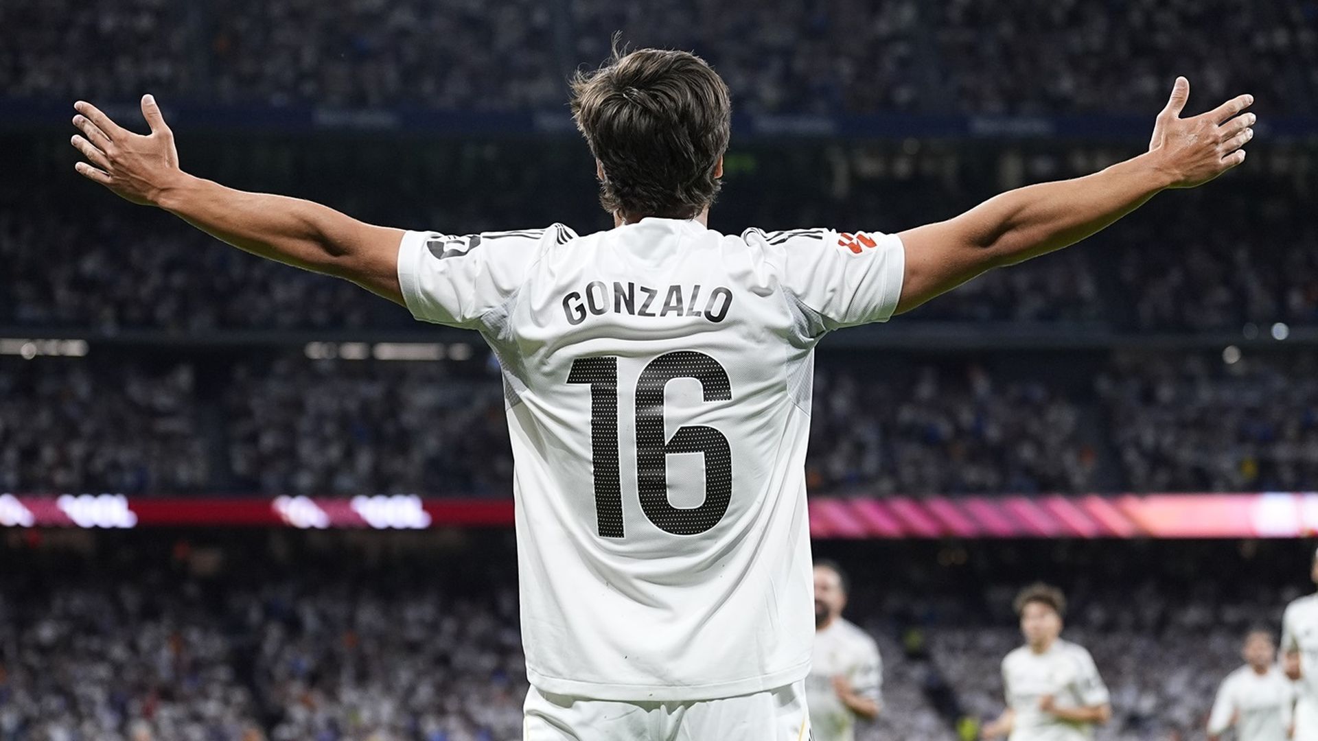 Gonzalo García celebrando un gol con el Real Madrid