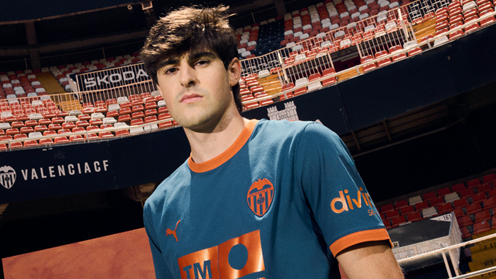 Javi Guerra renueva con el Valencia CF