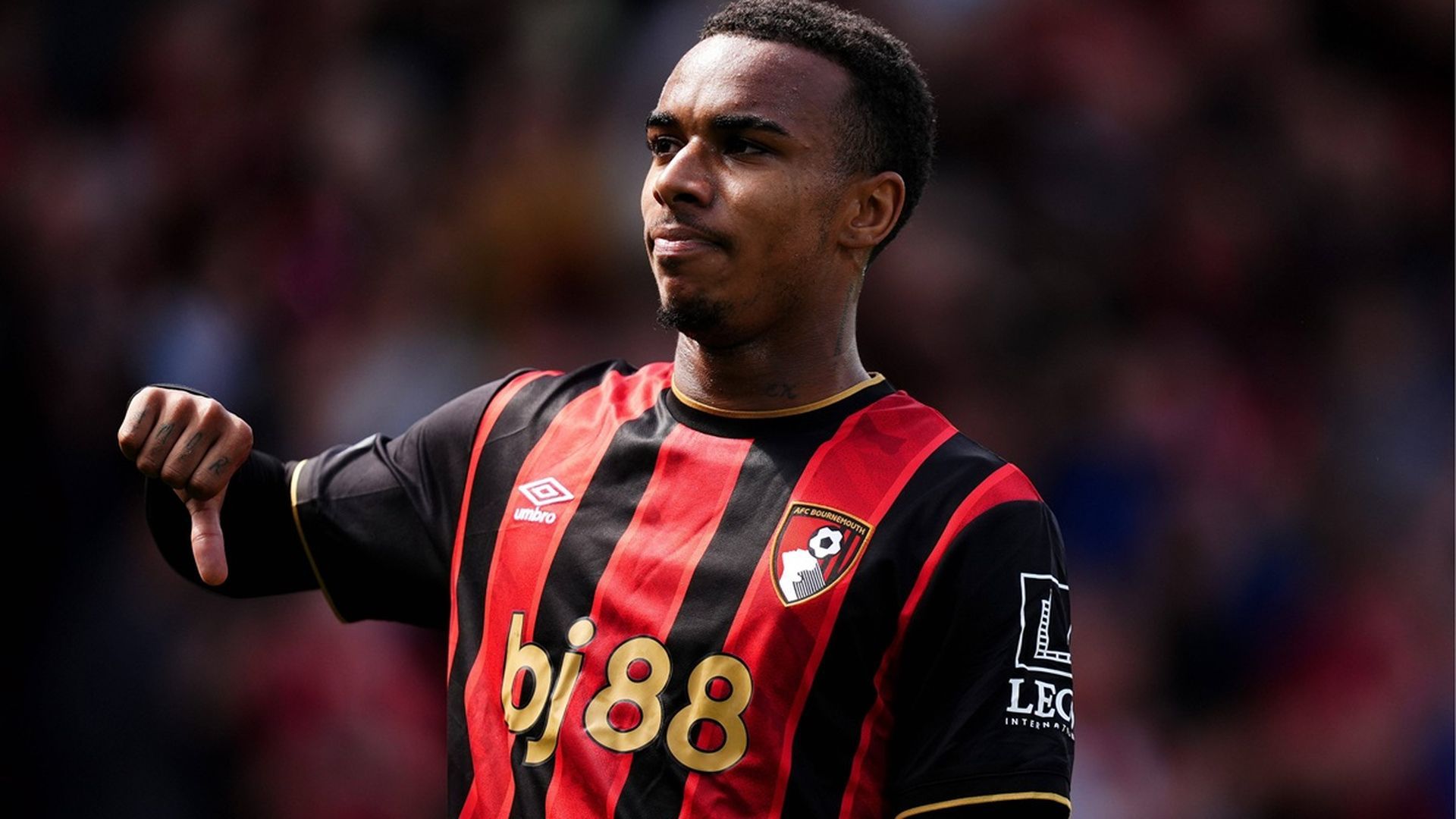 Kroupi en un partido con el Bournemouth en la 25/26 Kroupi en un partido con el Bournemouth en la 25/26