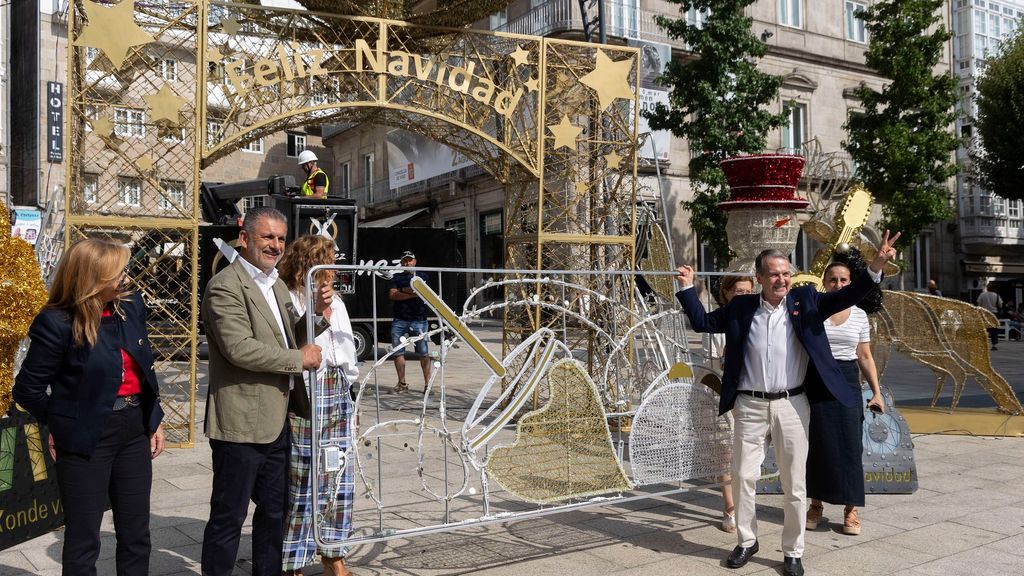 La Navidad vuelve a Vigo en pleno verano: se empiezan a colocar 12 millones de luces