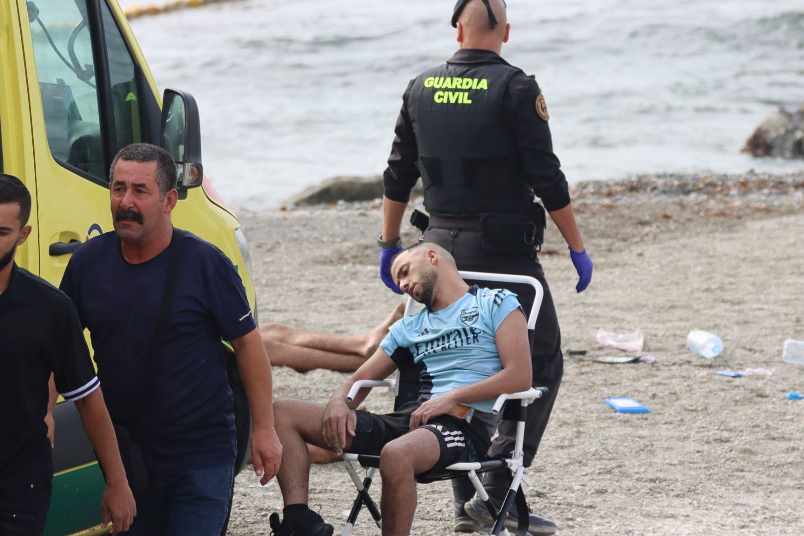 Miles de migrantes entran a nado en Ceuta desde Marruecos